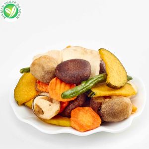 Pratos variados de cogumelos fritos a vácuo